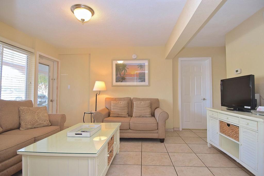 A Retreat On Casey Key 2*