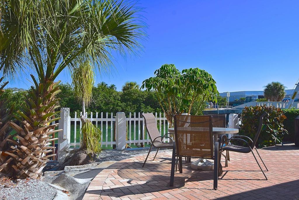 A Retreat On Casey Key