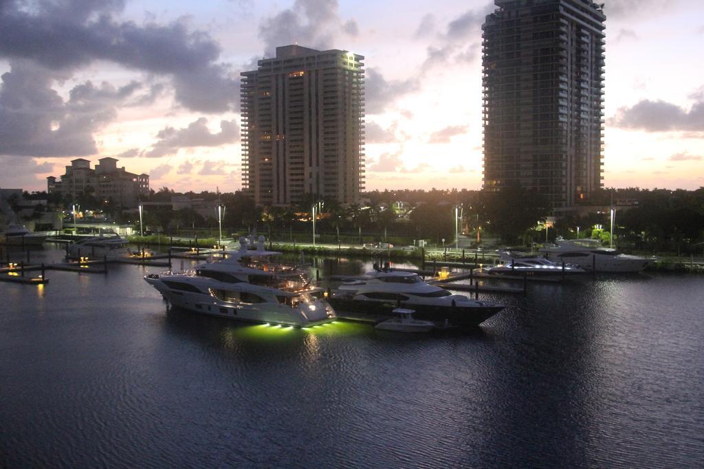 6-608 Amazing Penthouse Water View With 2 Suites * Aventura