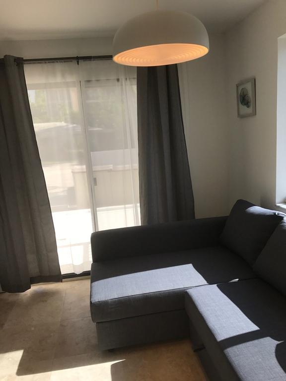 Wave Beach Vacation Apartment *