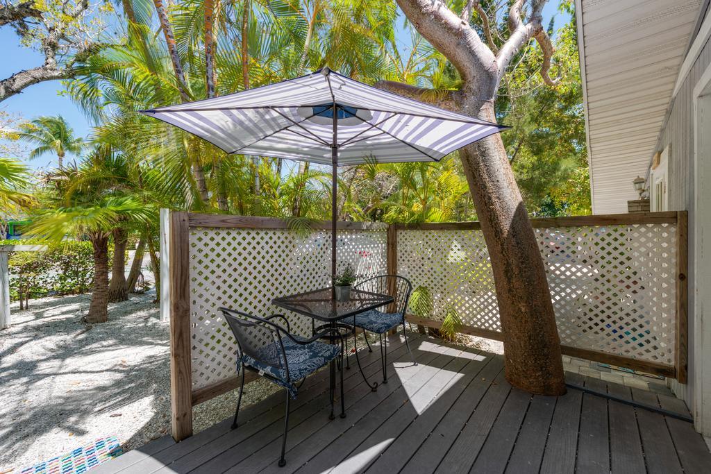 Tarpon Tale Inn