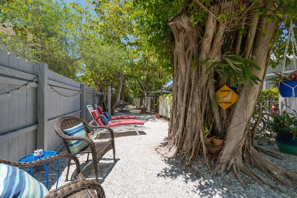 Tarpon Tale Inn