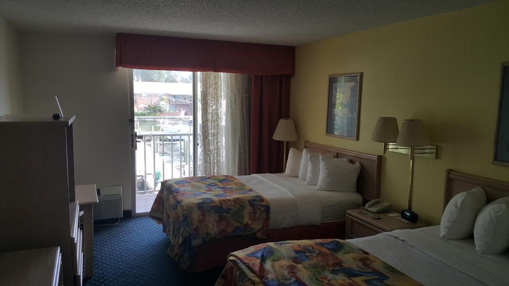 Magnuson Marina Cove Hotel 3*