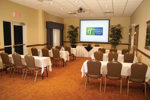 Express & North I-4 By Ihg Hotel 3*