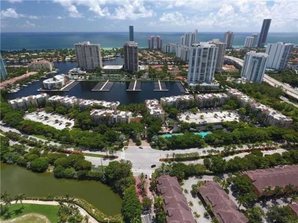 6-608 Amazing Penthouse Water View With 2 Suites * Aventura