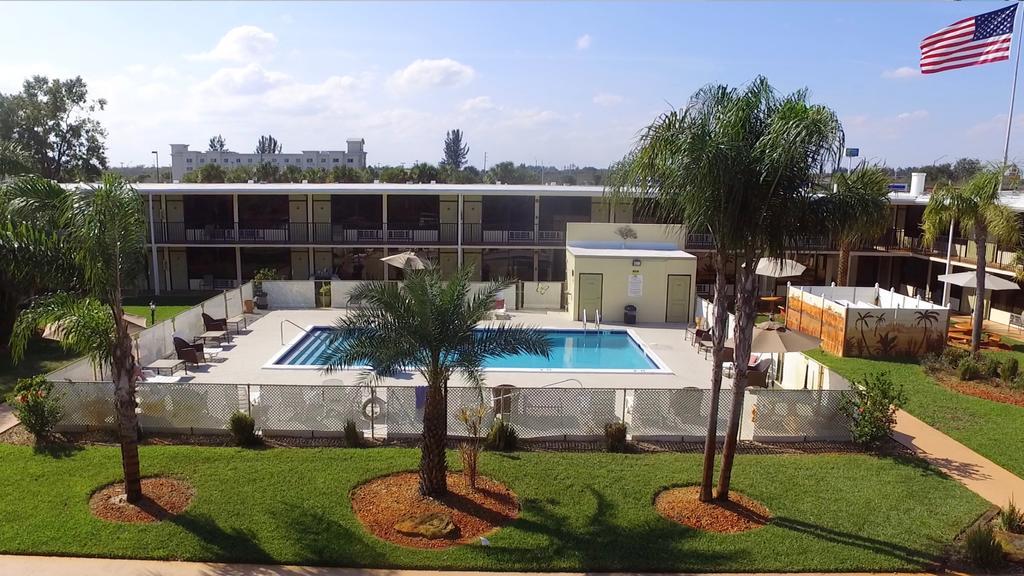 At - Pierce 3* Fort Pierce