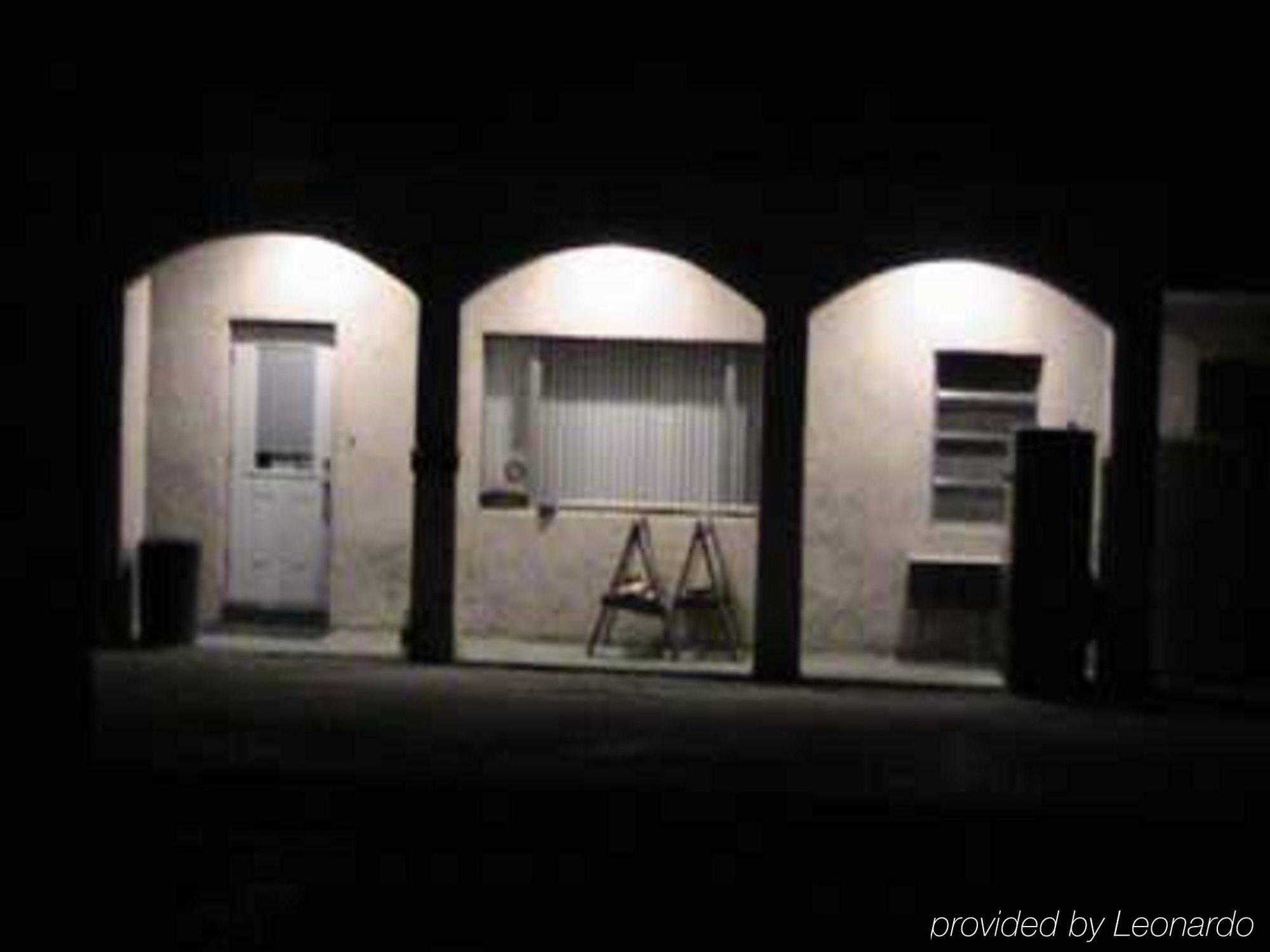 Motel At Express Tangerine DeLand