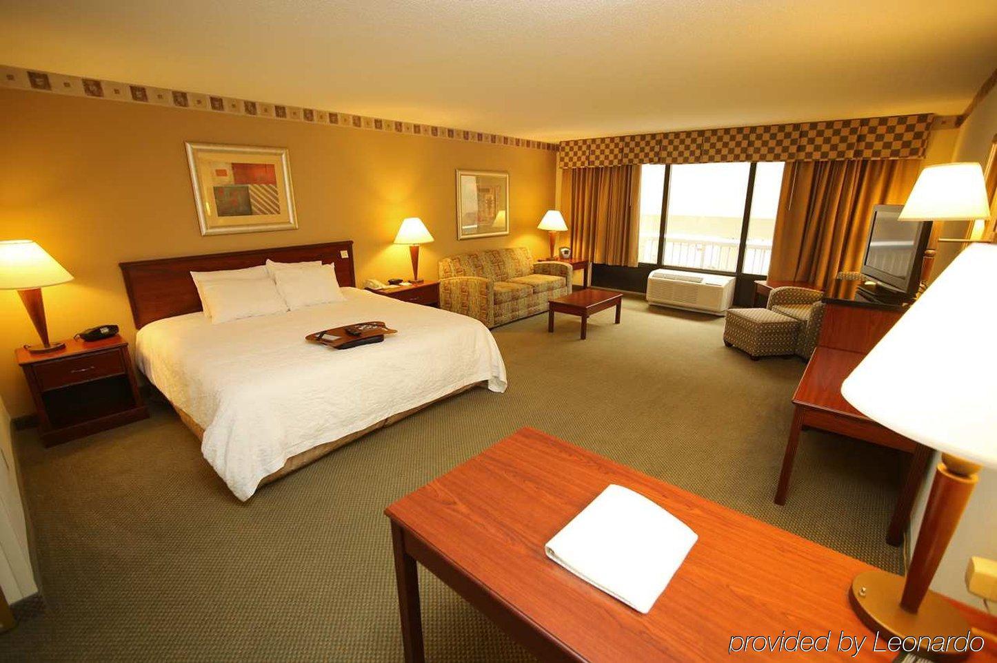 Hampton & At Mary Colonial Townpark Hotel 3*