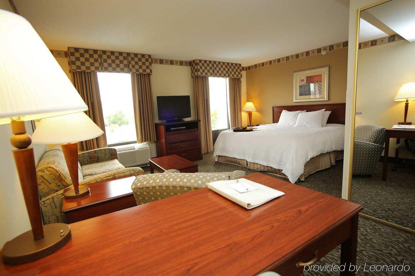 Hampton & At Mary Colonial Townpark Hotel