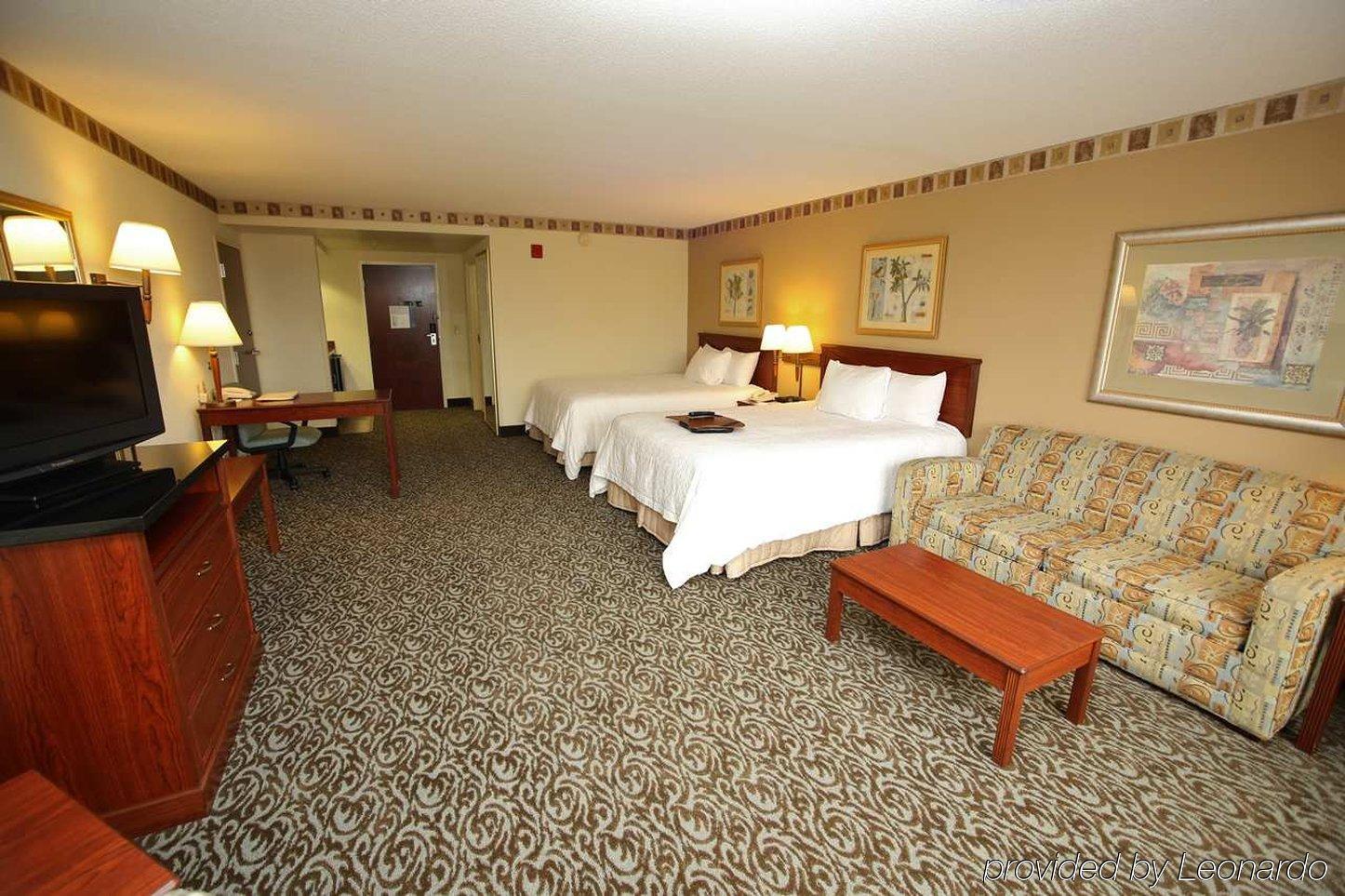 Hampton & At Mary Colonial Townpark Hotel 3*