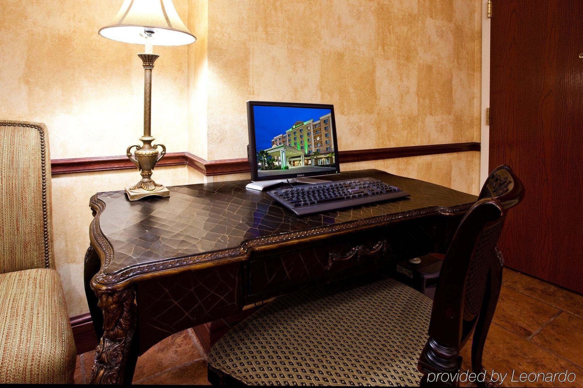 & By Ihg Lake City