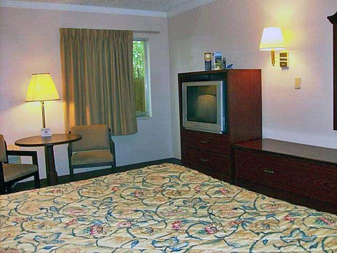 6-tampa, Fl - Fairgrounds Hotel 2*
