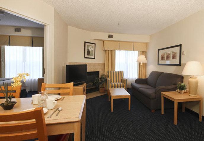 Hotel By Marriott Airport 3*