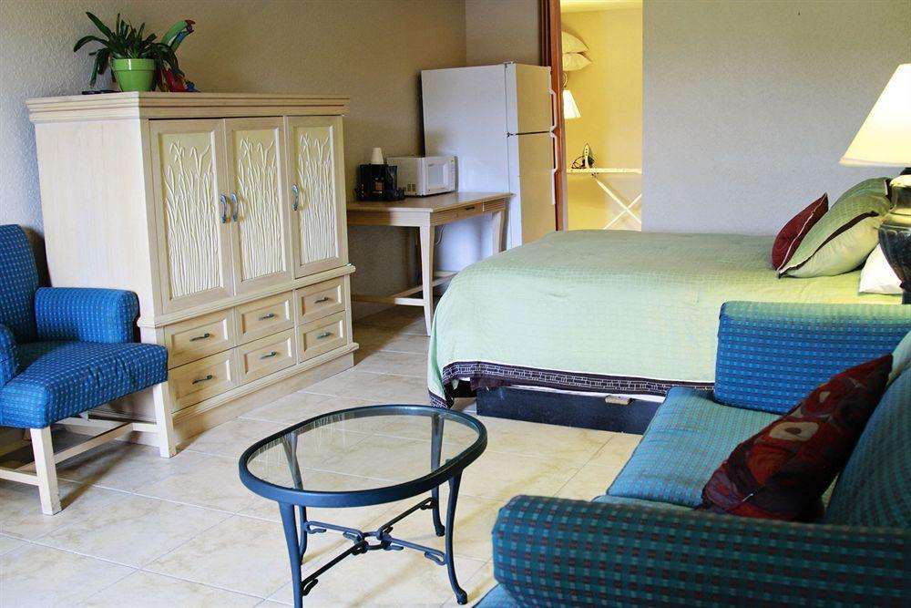 Crystal Cove Riverfront Resort 3*