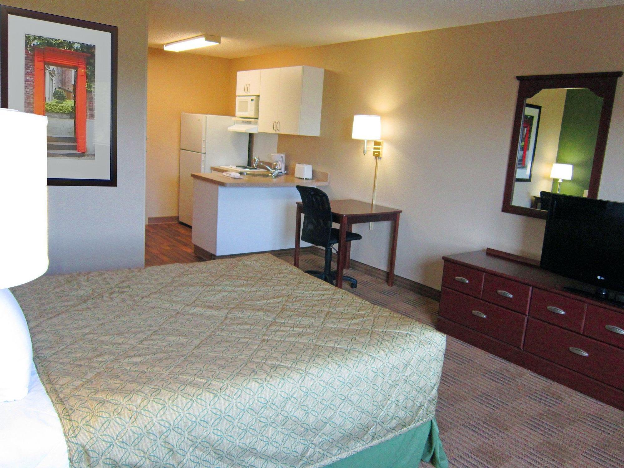 Extended America - - Airport - Spruce Street Hotel