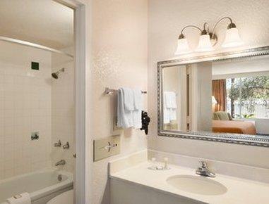 Howard Johnson By Wyndham Lakeland
