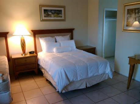 Downtown Hollywood Gardens Inn & Suites 3*
