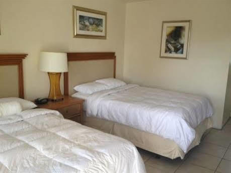 Downtown Hollywood Gardens Inn & Suites 3* Hollywood