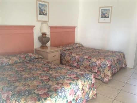 Downtown Hollywood Gardens Inn & Suites Inn 3*