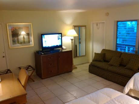 Downtown Hollywood Gardens Inn & Suites 3*