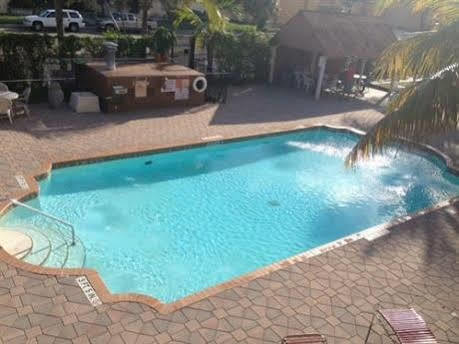 Downtown Hollywood Gardens Inn & Suites Inn