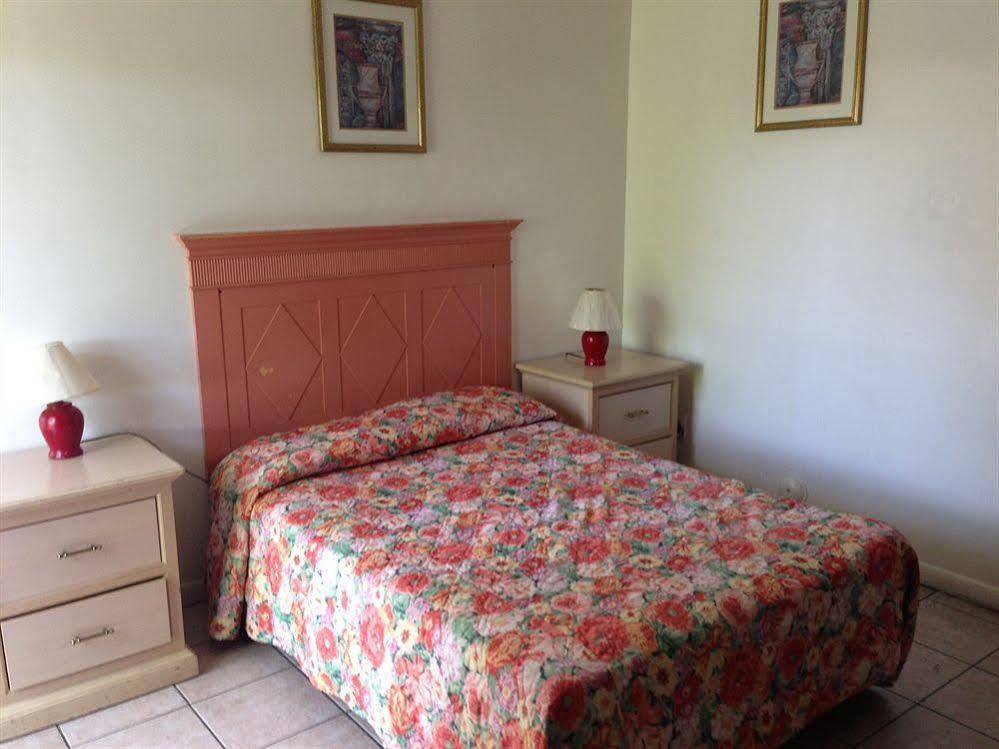 Downtown Hollywood Gardens Inn & Suites Inn 3*