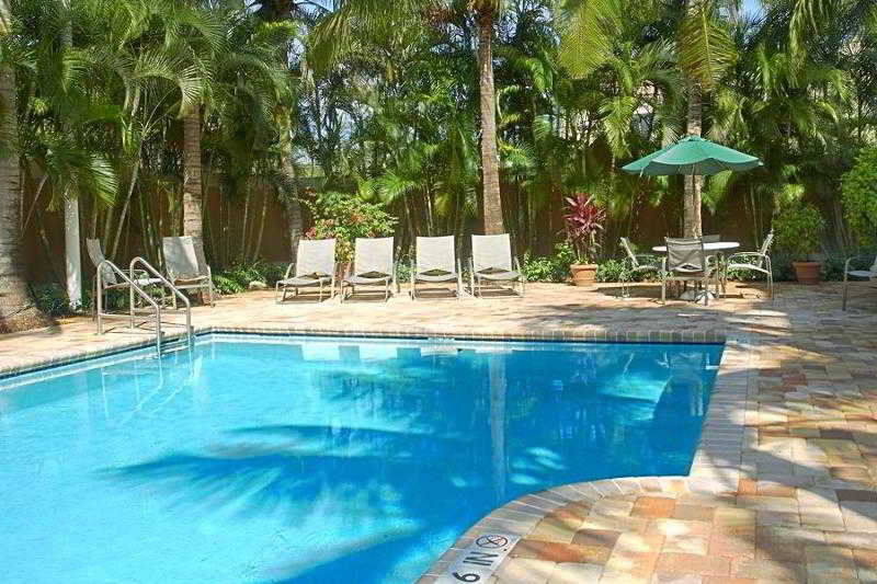 Hampton Lauderdale 3*