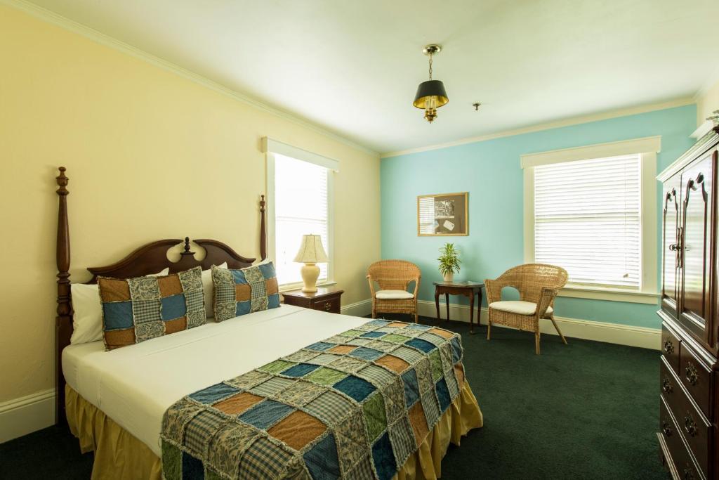 Hotel Lakeside On Dora 2*