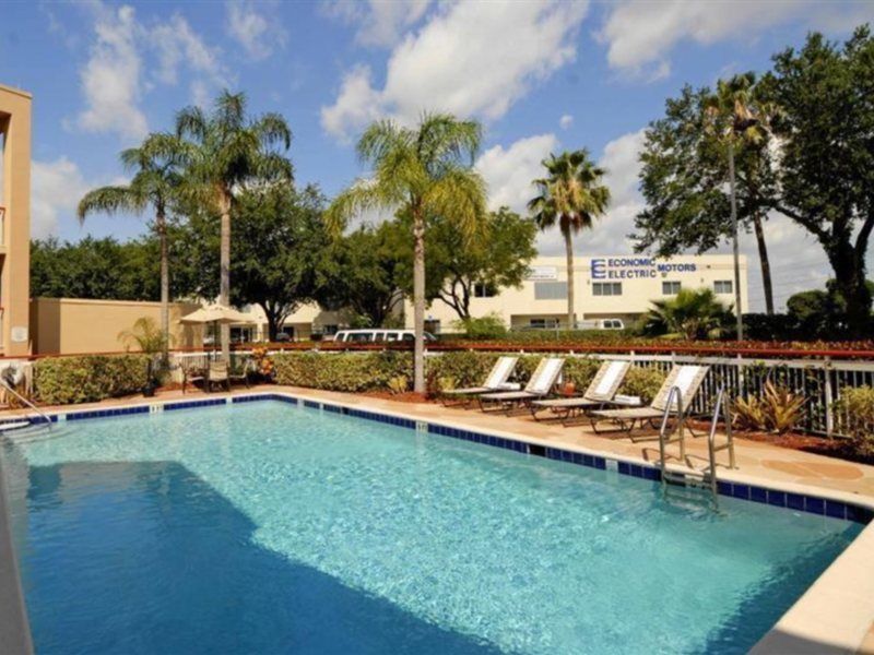 Quality Miami Airport - 3*
