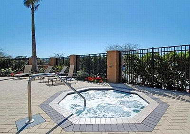 Courtyard By Marriott At Town Center Hotel