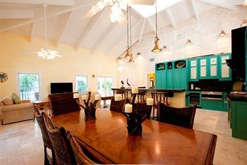 The Caribbean Hotel 3*