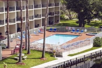 Vista Tarpon Hotel