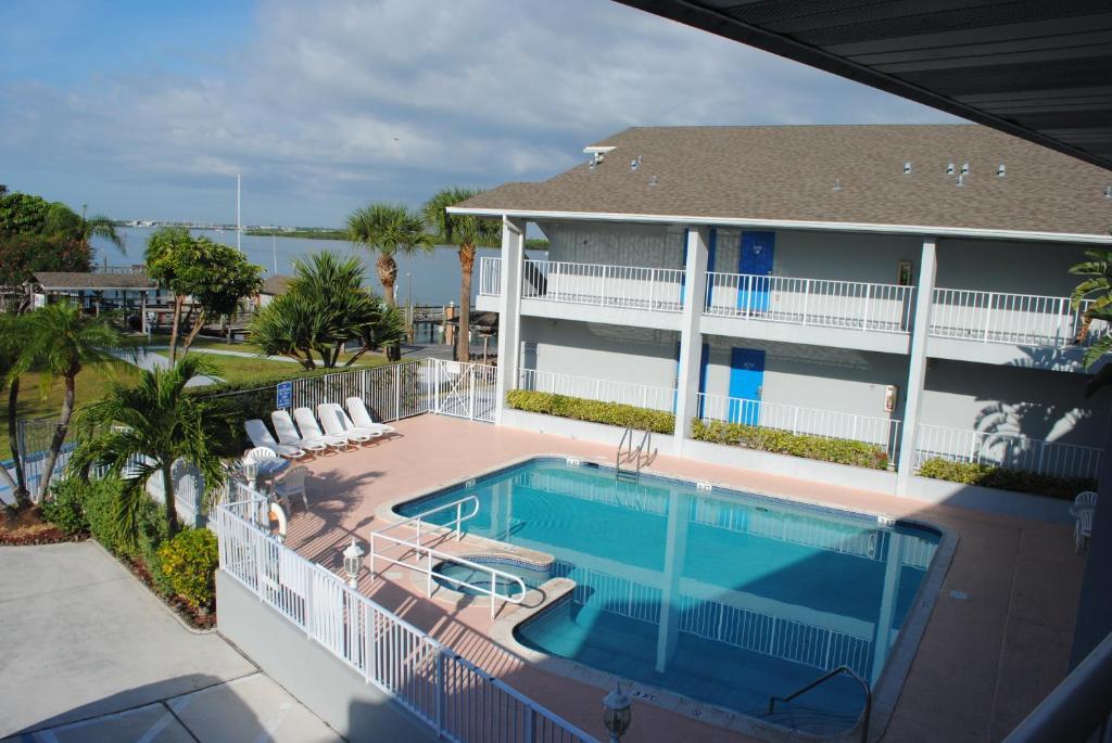 Dockside & Resort 3*