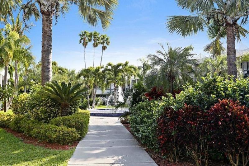 Resort The Beachcomber St. Pete & St. Pete Beach