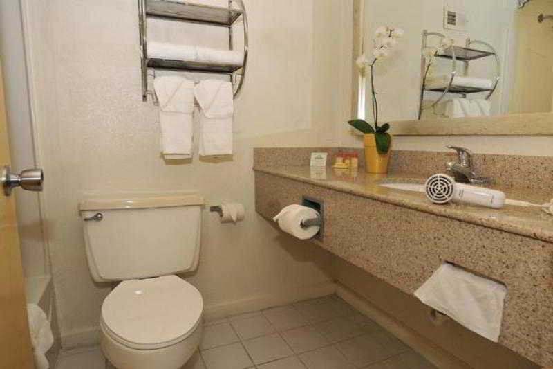 Days By Wyndham Neptune Hotel 2*