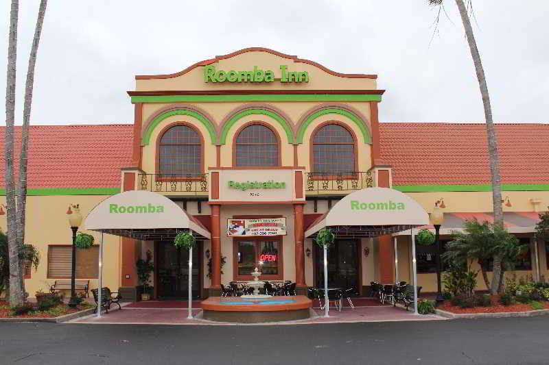 Roomba & At Old Town Hotel 2*