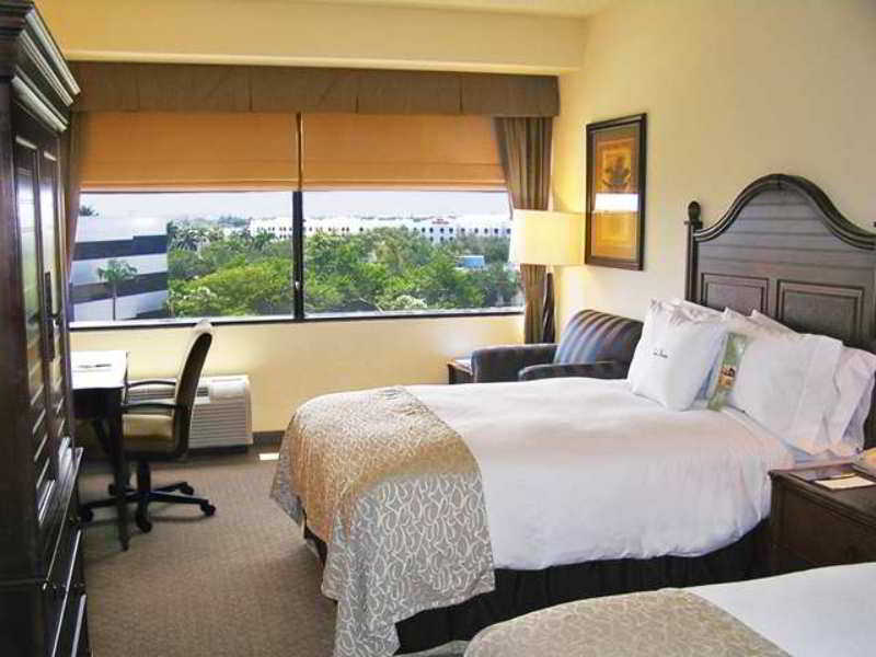 Doubletree By Hilton West Palm Airport Hotel