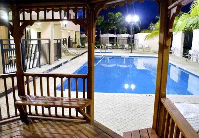 Hotel Courtyard By Marriott Miami At Dolphin Mall