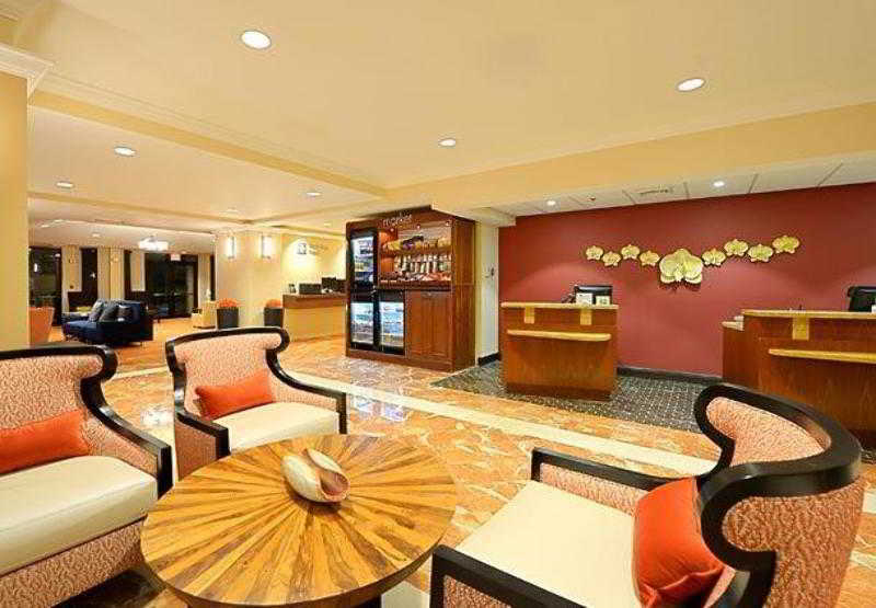 Courtyard By Marriott Lauderdale Hotel
