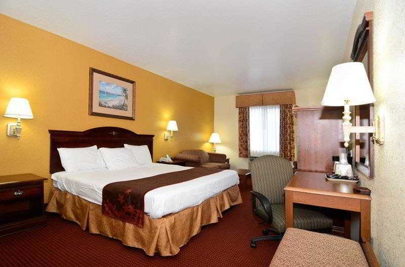 Western Edgewater Hotel 3*