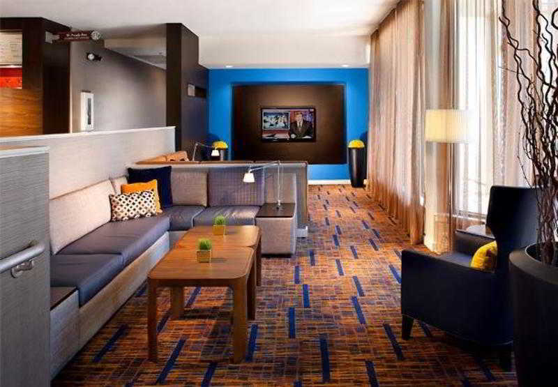 Hotel Courtyard Westshore/airport 3*