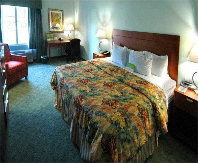 Hotel Express North Telecom Park By Ihg 2*