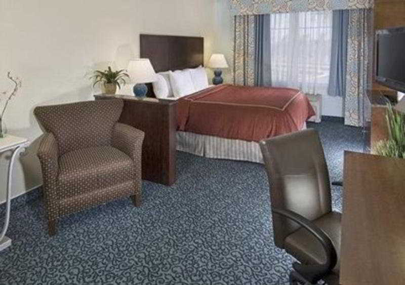 Courtyard By Marriott At Town Center Hotel 3*