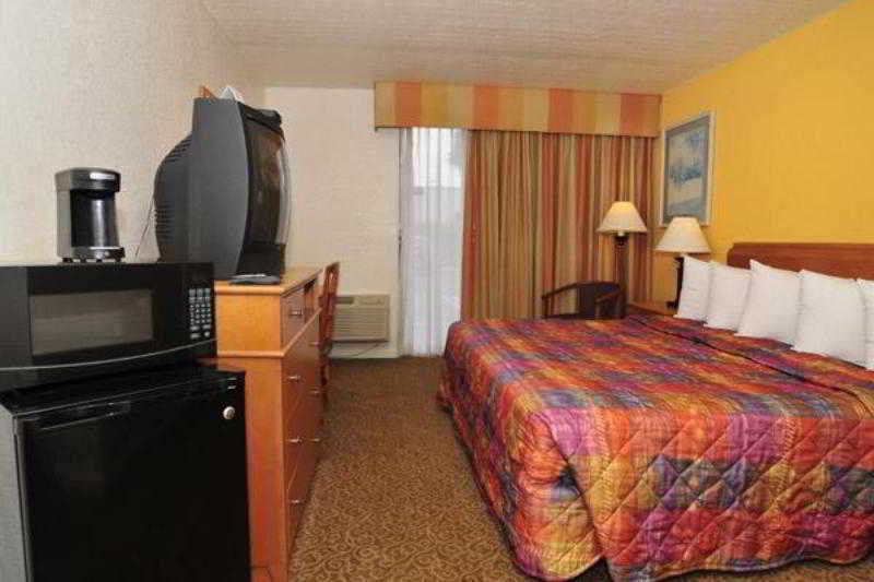 Hotel Days By Wyndham Neptune Jacksonville Beach