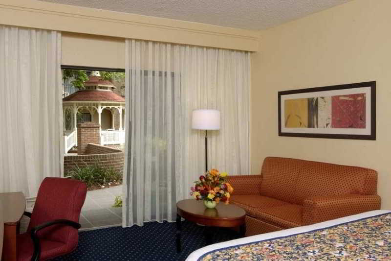 Courtyard By Marriott Lauderdale Of 3* Plantation