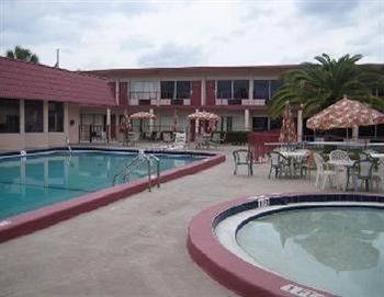 Regal Grand Lakeside Hotel *