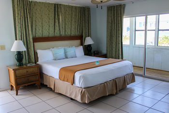 Rhumcay Beach And Grille 3*