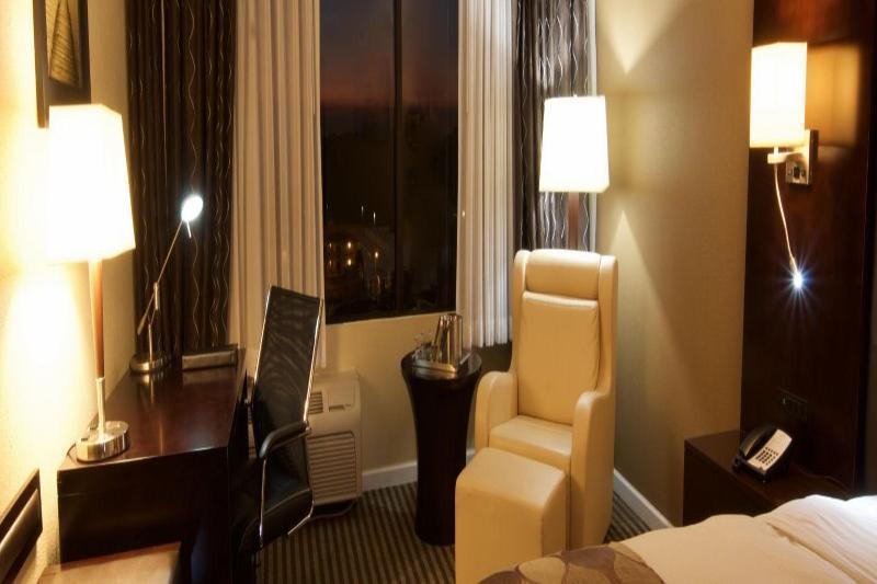 Orlando East-ucf Area By Ihg 3* Alafaya
