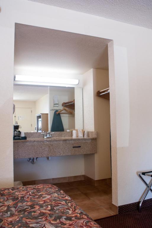 Country Hearth Inn-