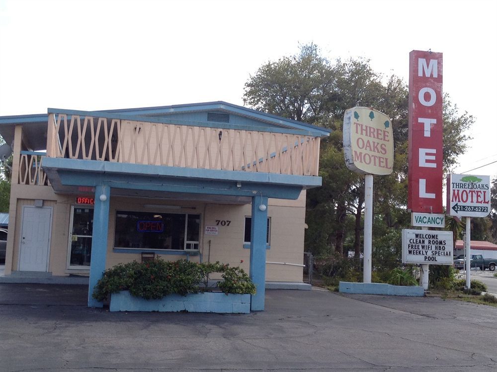Three Oaks - Motel Titusville